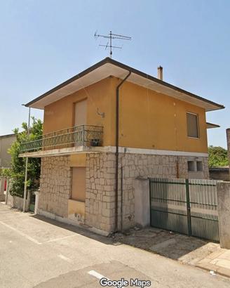 Casa indipendente + Locale commerciale