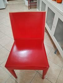 sedia in pelle rossa 
