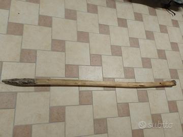 paletti agricoli di legno.