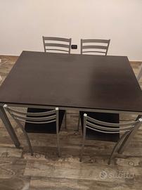 Tavolo con 4 sedie color wengé