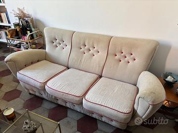 divano a tre posti