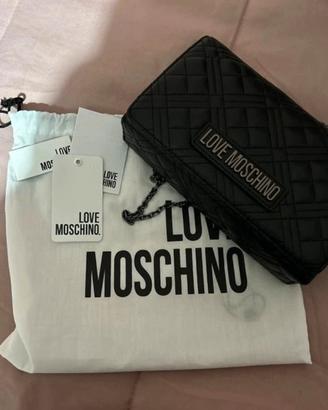 pochette love moschino