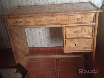 Scrivania con seduta in bamboo