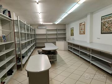SINALUNGA (Si) negozio di mq 63 fronte strada