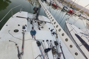 Barca a vela Jolie care