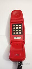 telefono vintage rosso a conchiglia