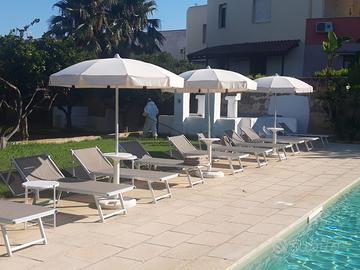 Lettini e ombrelloni da mare