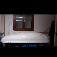 Baule/Box tetto auto di colore bianco ma