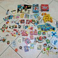 Lotto set gadget sorprese kinder figurine panini