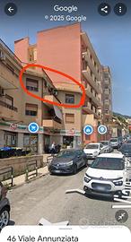 Sul viale Annunziata a studentesse