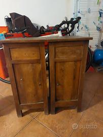 Coppia vecchi comodini