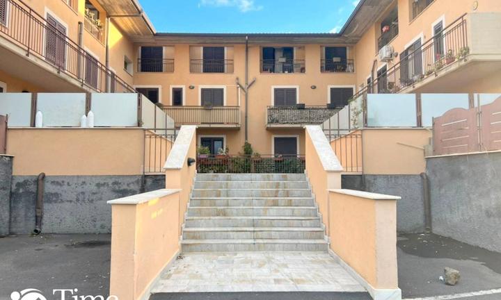 Luminoso e ampio 3vani con balconi -Aci Catena