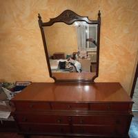 Mobile con specchio per camera da letto