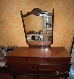 Mobile con specchio per camera da letto