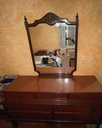 Mobile con specchio per camera da letto