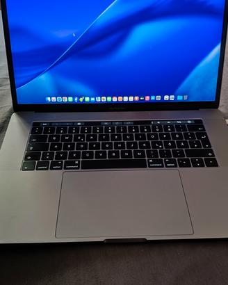 Macbook pro 15"  2017  video  4 gb 