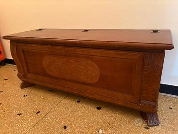 Cassapanca in legno antica