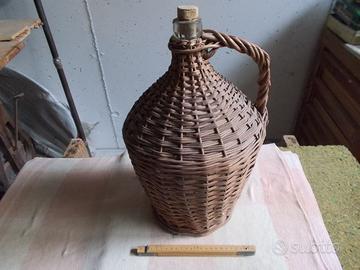 Fiasca antica in vimini
