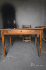 Tavolo rustico antico in noce massello