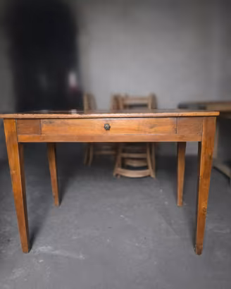 Tavolo rustico antico in noce massello