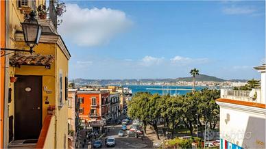 Locale con vista panoramica sul golfo