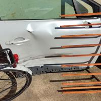 sportello clio incidentato