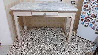 Tavolo da cucina o sala da pranzo 