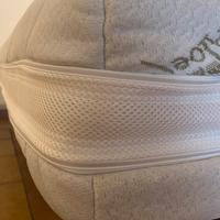 Materasso matrimoniale e struttura doghe in legno