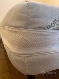 Materasso matrimoniale e struttura doghe in legno