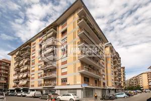AMPIO TRILOCALE CON BALCONE