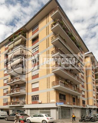 AMPIO TRILOCALE CON BALCONE