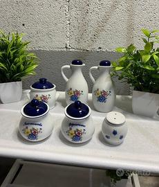 Set oggetti da cucina con salino, porta spezie ecc