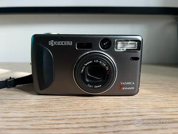 Yashica T Zoom - Carl Zeiss Vario-Tessar