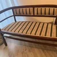 Divanetto 2 posti finemente restaurato Liberty