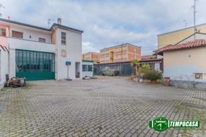 CASA INDIPENDENTE CON LABORATORIO E UFFICIO