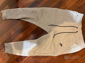 Pantaloni nike tech
