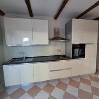 Cucina completa di elettrodomestici