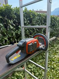 Tagliasiepi husqvarna a batteria