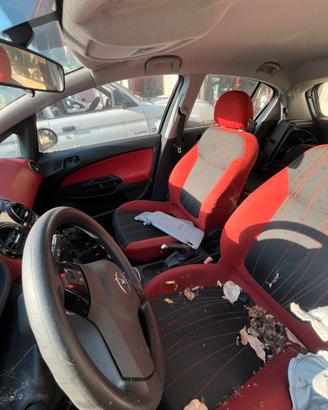 Interno Opel Corsa 2011