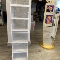 Scarpiera bianca e trasparente