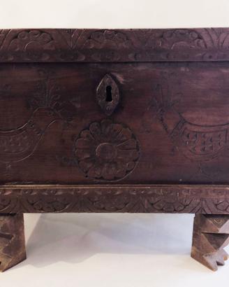 MINI CASSAPANCA SARDA IN LEGNO ANNI "20 INTAGLIATA