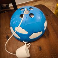 lampadario azzurro con nuvole