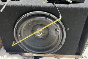 Subwoofer ground zero con box dedicato