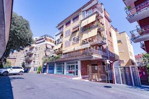 Immobile di 339 m² con più di 5 locali a Roma
