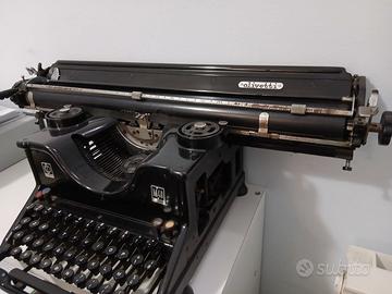 Macchina da scrivere Olivetti M40