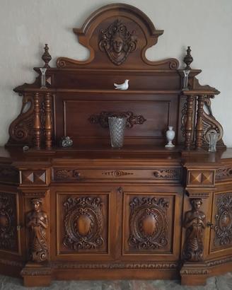 MOBILI D'ARTE IN MASSELLO DI NOCE NAZIONALE