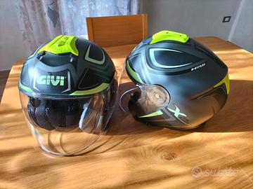 2 caschi taglia m e taglia s