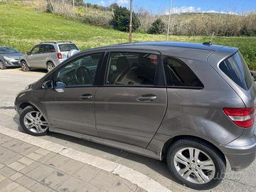 Mercedes b180