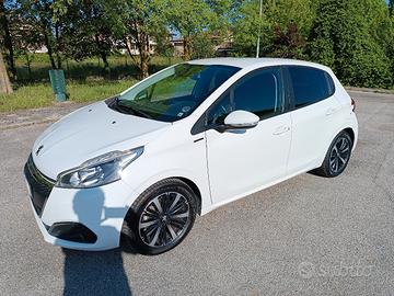 Peugeot 208 1.2 puretech signature