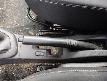 Leva freno a mano DACIA SANDERO 898cc benz 2018